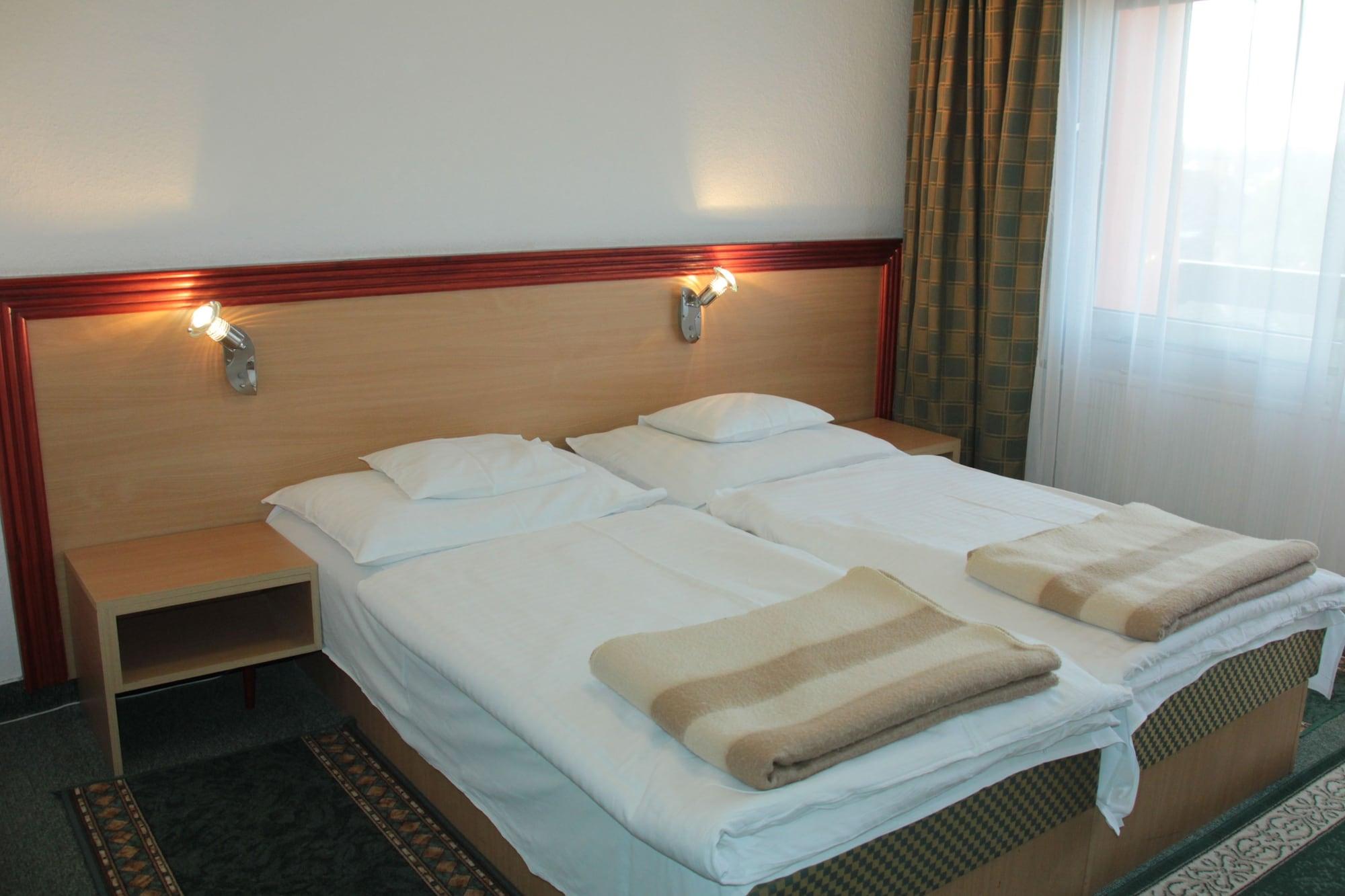 Tisza Sport Hotel Szeged Bagian luar foto