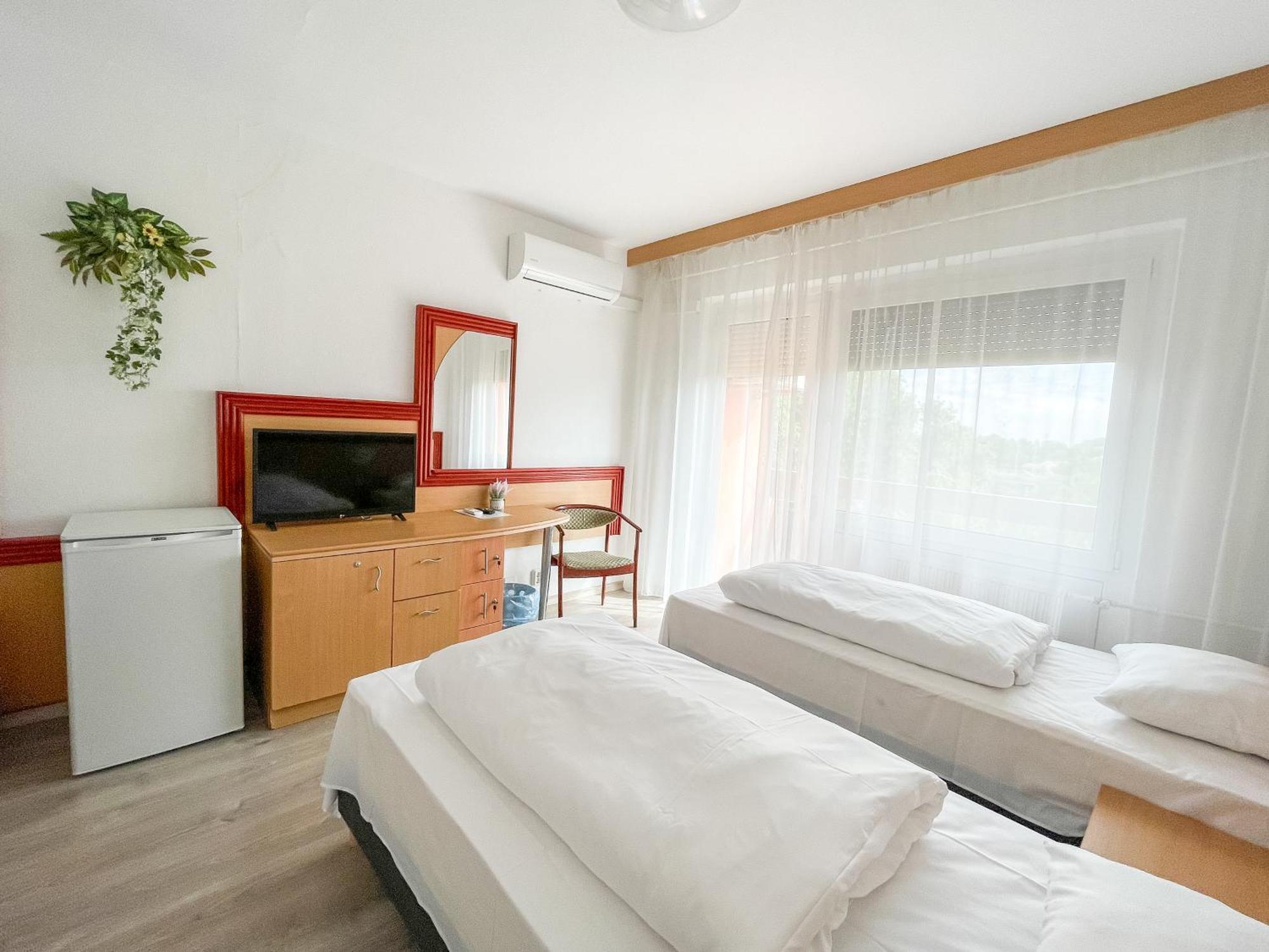 Tisza Sport Hotel Szeged Bagian luar foto