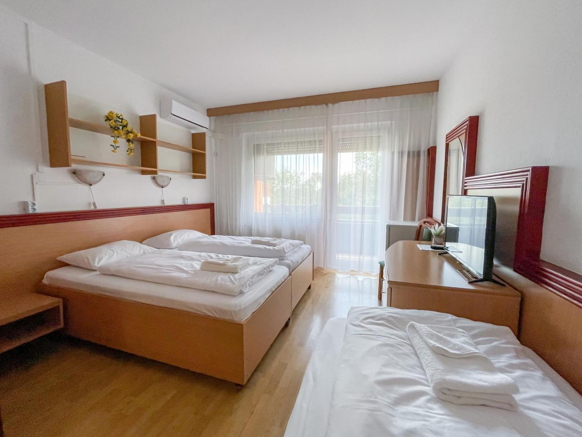 Tisza Sport Hotel Szeged Bagian luar foto
