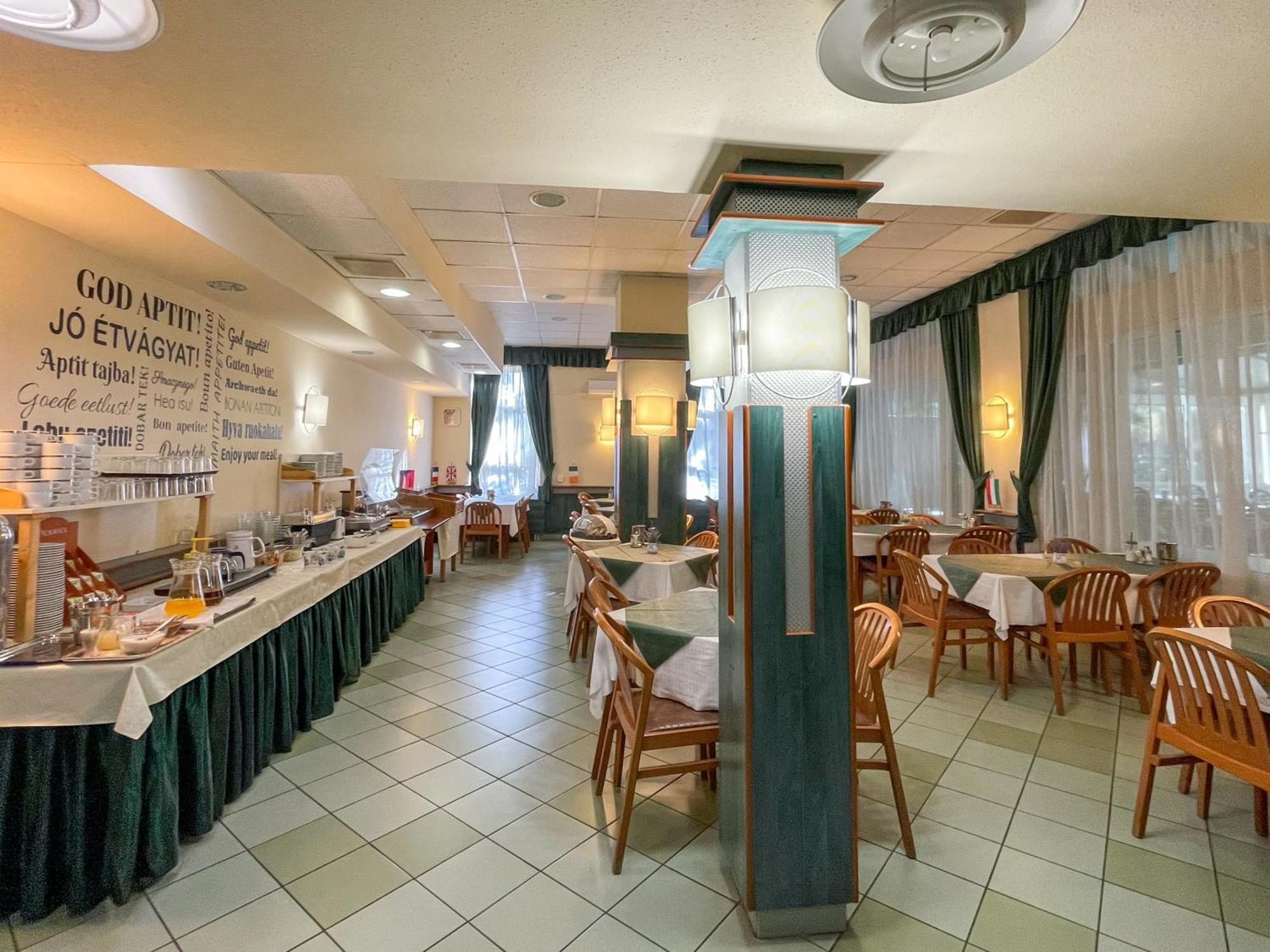 Tisza Sport Hotel Szeged Bagian luar foto